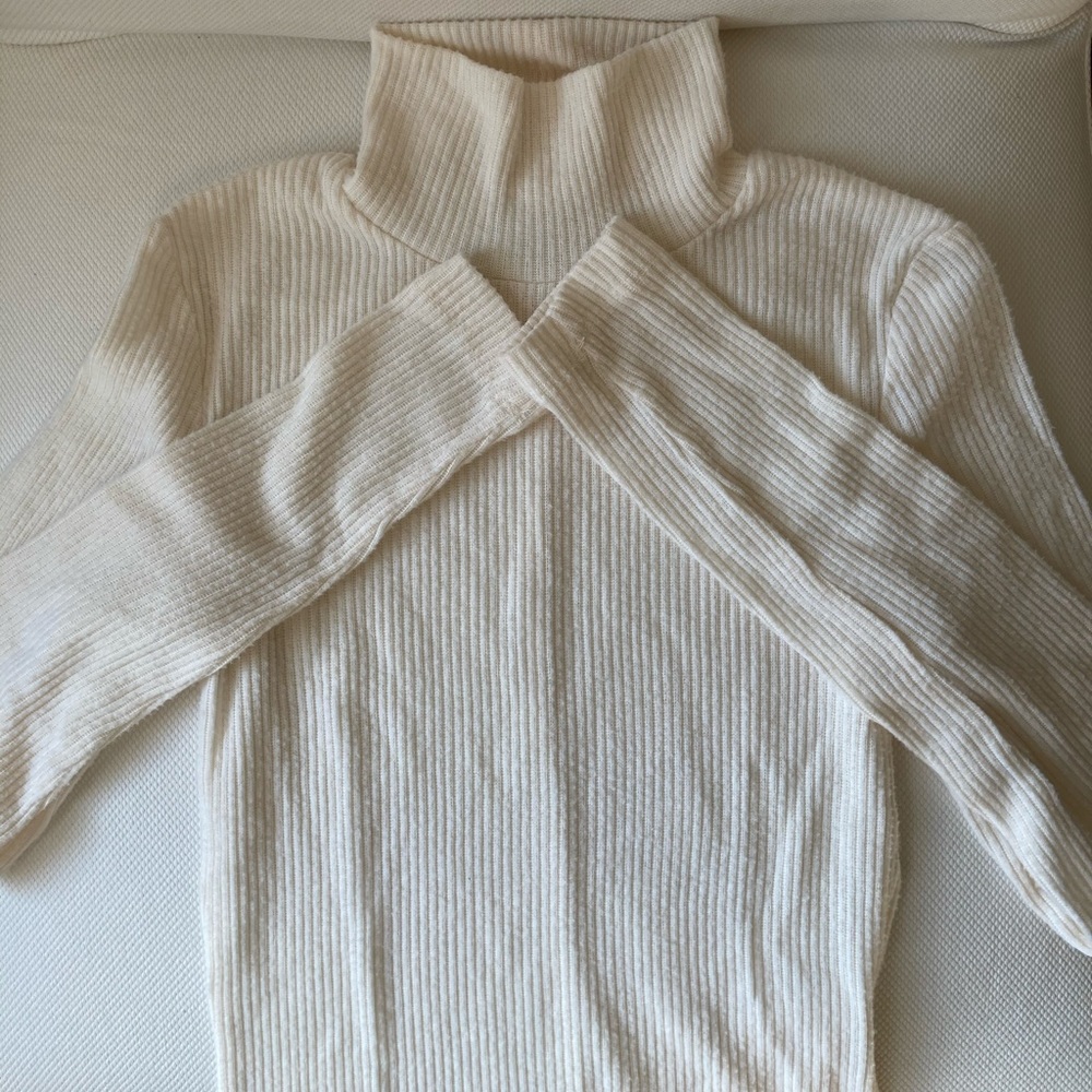 Urban Outfitters Turtle Neck